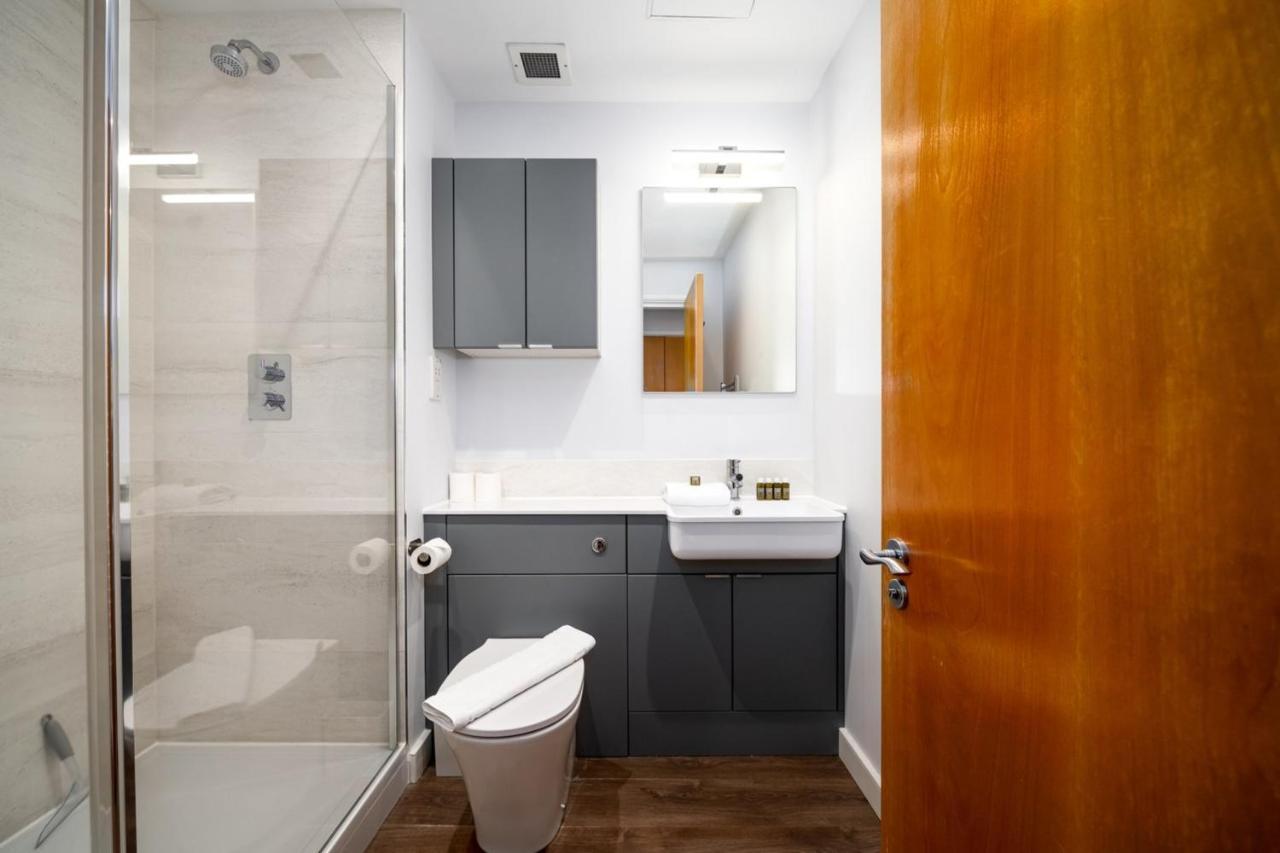 Modern & Spacious 2 Bedroom In Central Londen Buitenkant foto